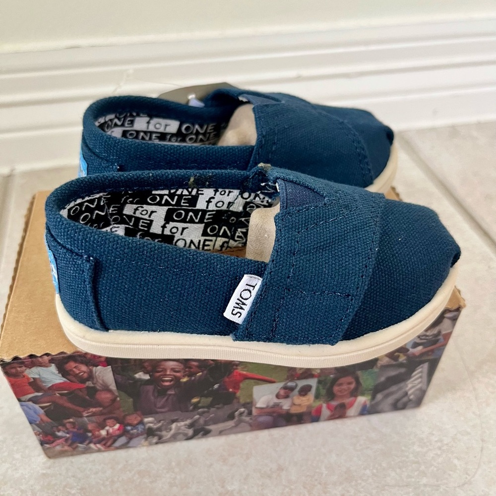 Toms Blue Casual Slip-On Shoes. Gender-Neutral/Boy/Girl. Toddler Size 5